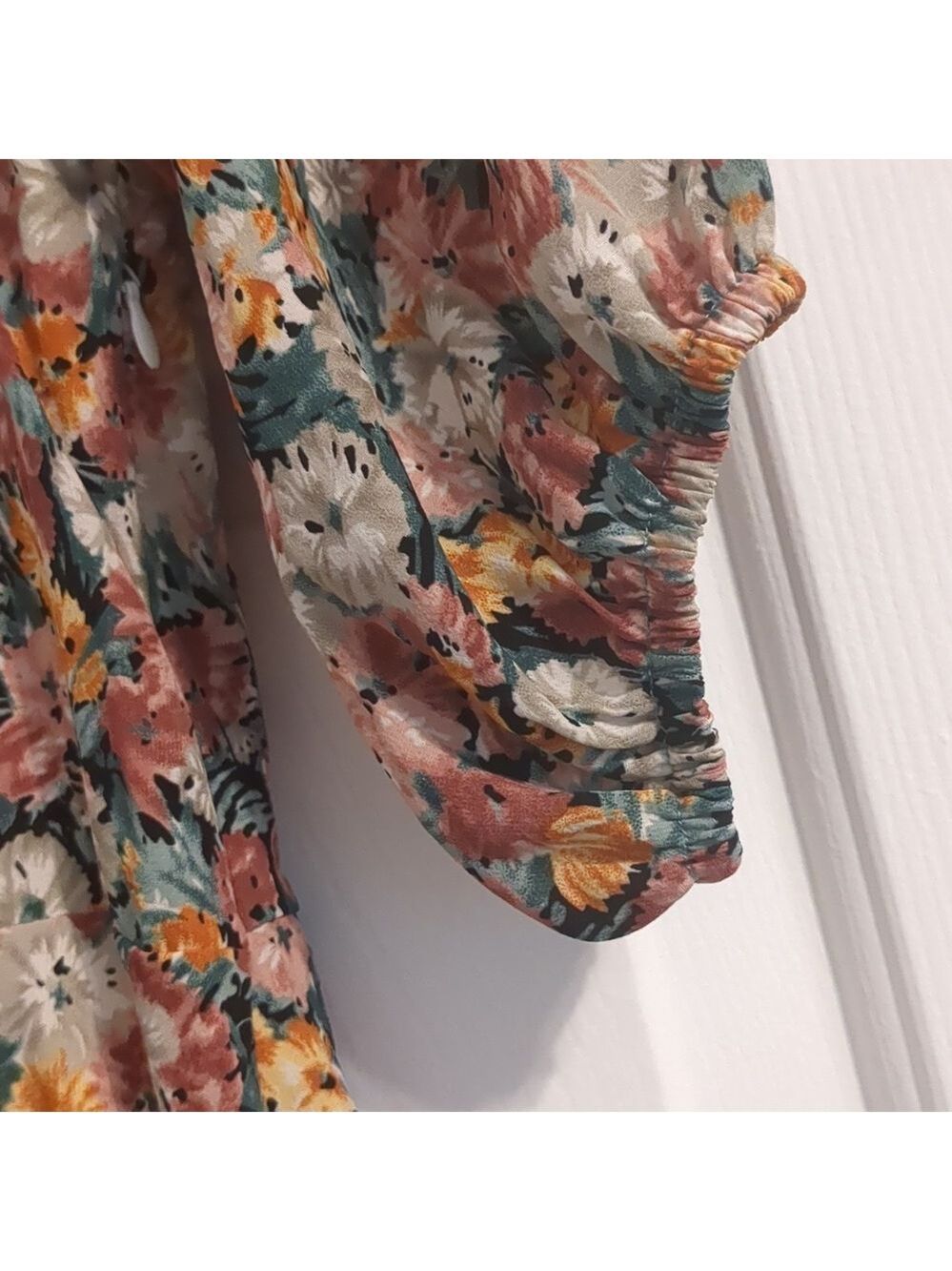 New beautiful dress - Picture 5 of 5